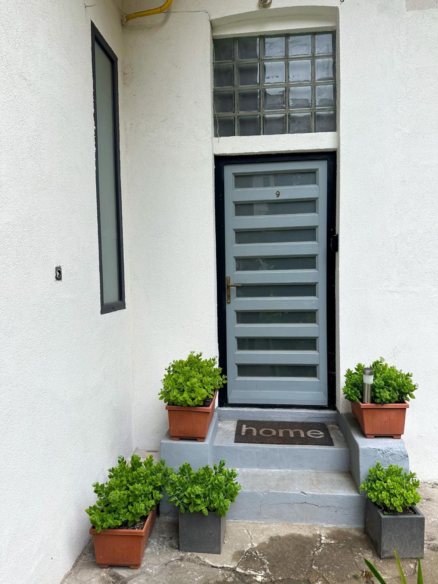 בודפשט Urban Studio With Private Garden Near Andrassy מראה חיצוני תמונה