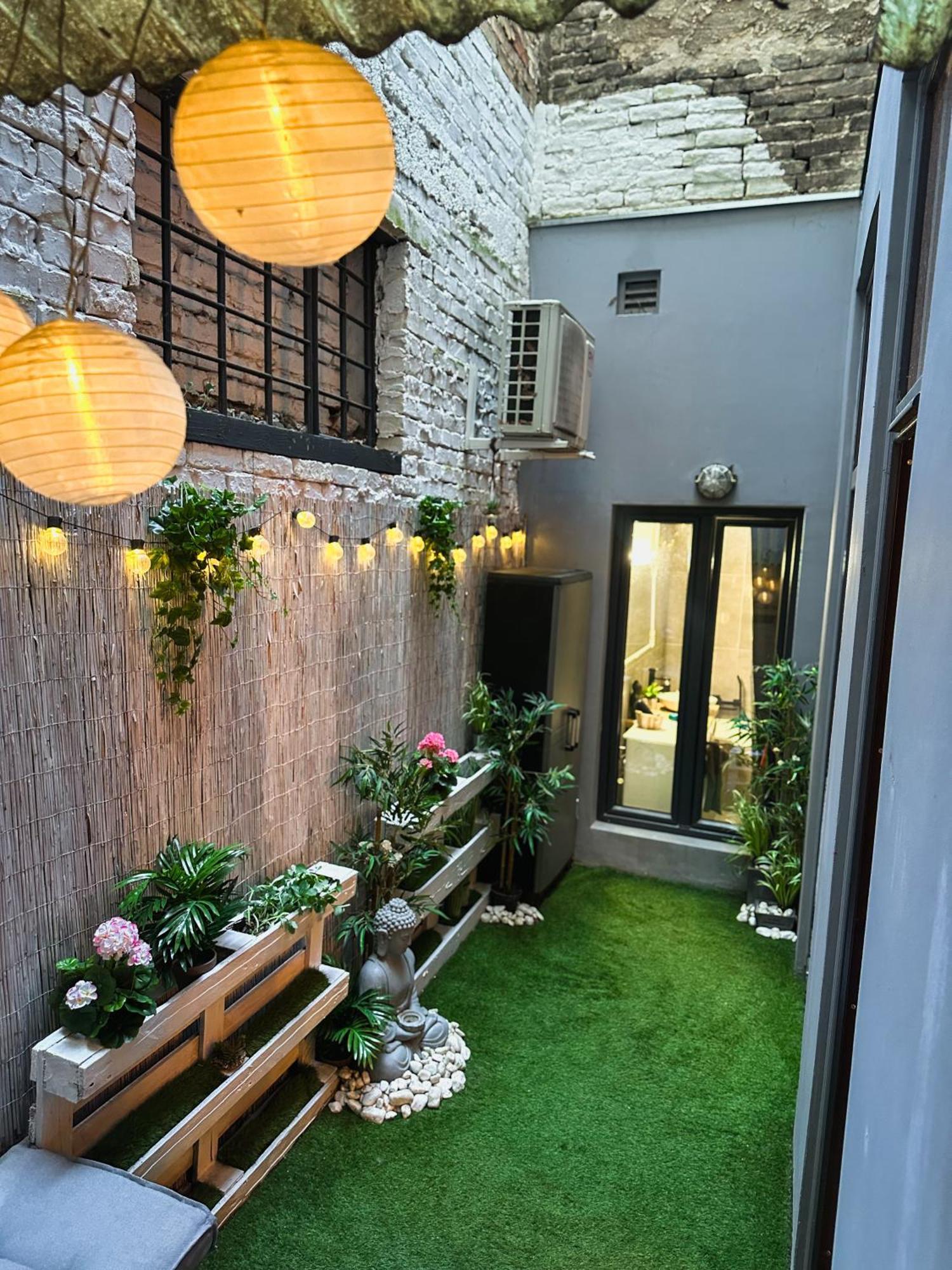 בודפשט Urban Studio With Private Garden Near Andrassy מראה חיצוני תמונה