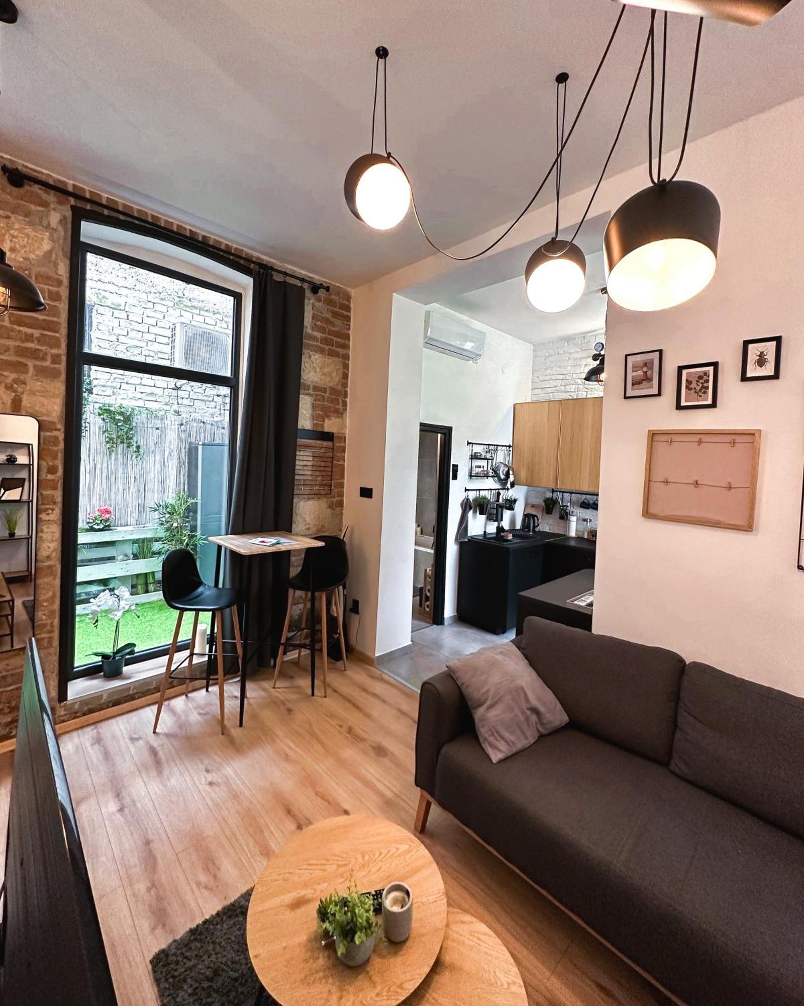 בודפשט Urban Studio With Private Garden Near Andrassy מראה חיצוני תמונה